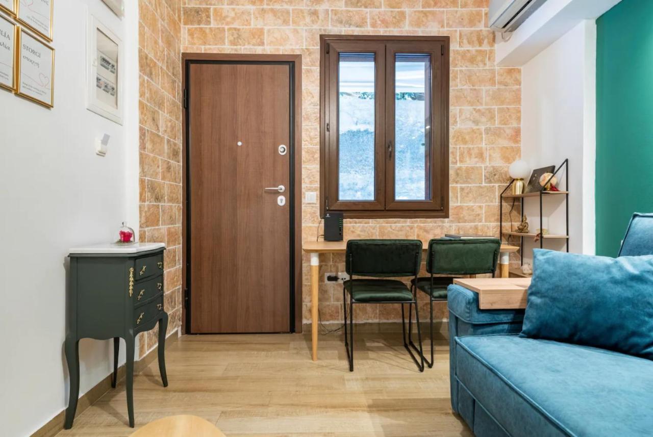 Cute Tiny Apartment In The Heart Of Flisvos Athènes Extérieur photo