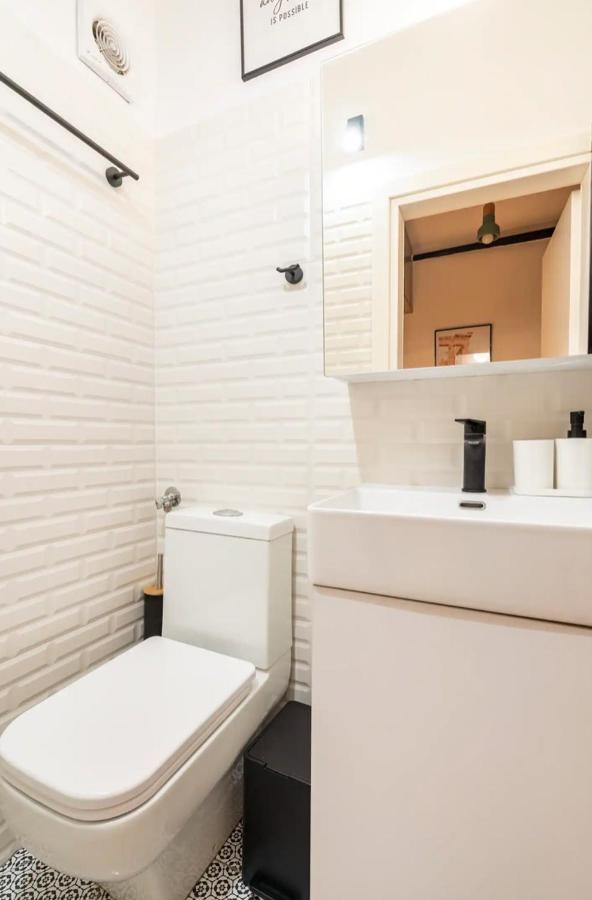 Cute Tiny Apartment In The Heart Of Flisvos Athènes Extérieur photo